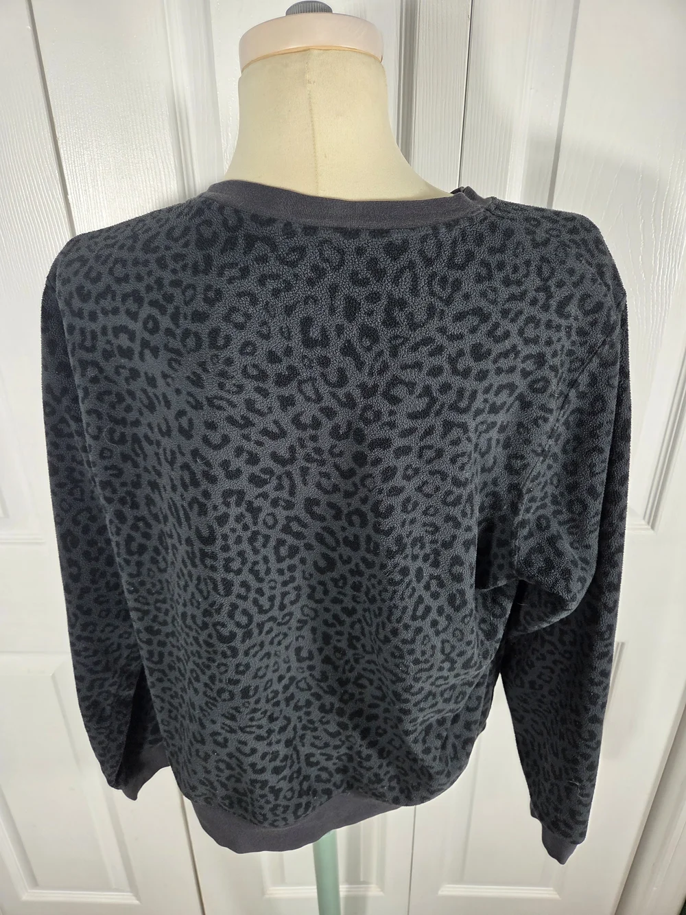 Nike Leopard Print Fleece Crewneck Sweatshirt Black Gold Logo Women's L